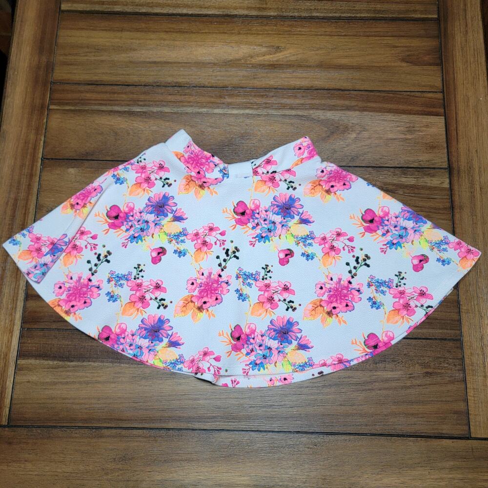 Heart & Arrow Girls White Skirt w/ Neon Pink Flowers - Size Medium(10)